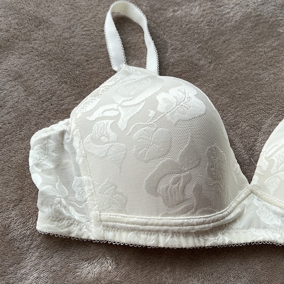 Wacoal Awareness Contour Wireless Bra 856167, Size 38B - Picture 2 of 16